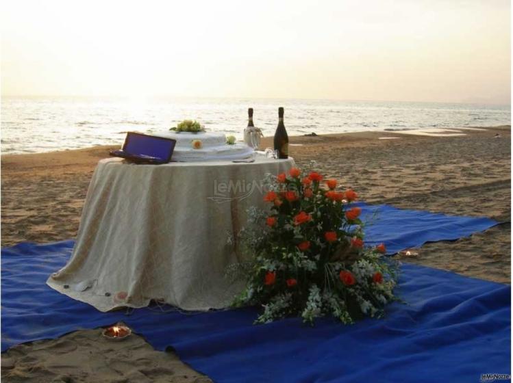 Hotel Villaggio Torre San Vito - Banchetto matrimonio sulla spiaggia