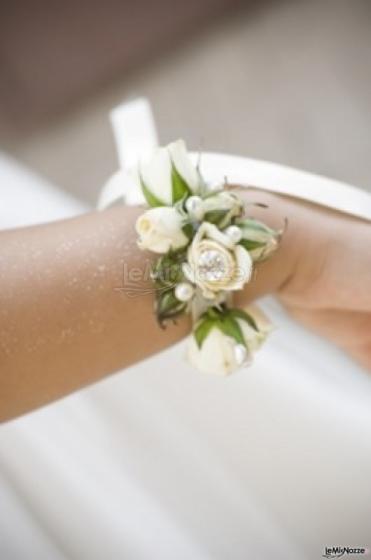 Braccialetto di fiori per la sposa
