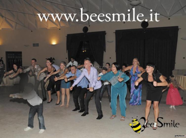 Bee Smile - Balli di gruppo