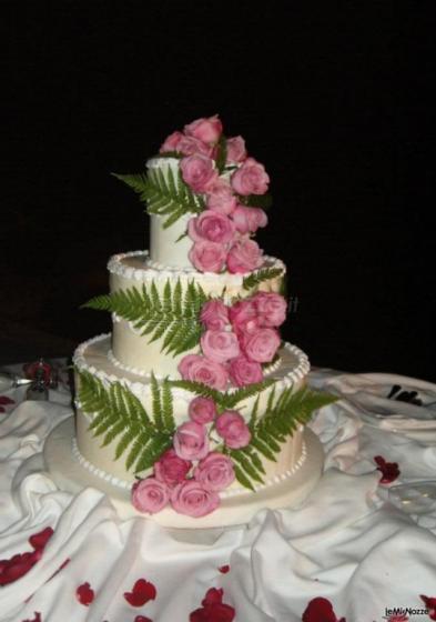 Torta nuziale con rose - Sea Club