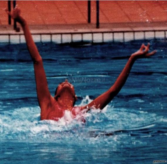 Spettacolo di nuoto sincronizzato per il matrimonio