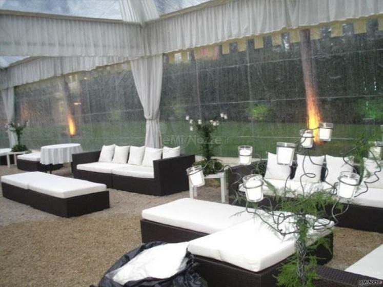 Allestimento lounge del gazebo per il matrimonio