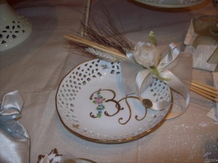 Piatti decorati artigianalmente per gli sposi