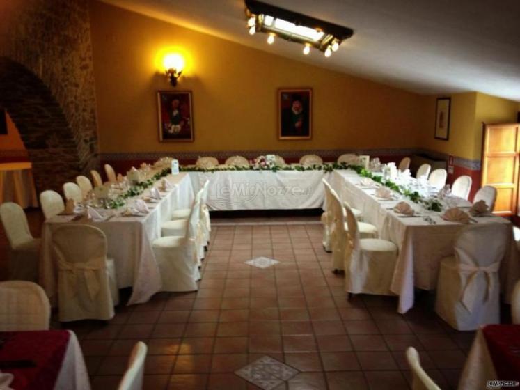 A Castellana - Allestimento dei tavoli del ricevimento ad L