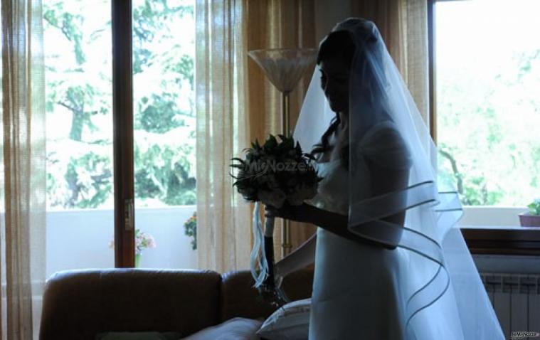 Foto della sposa in penombra