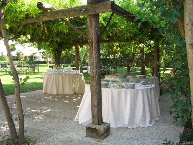 Portico in legno per l'antipasto di matrimonio