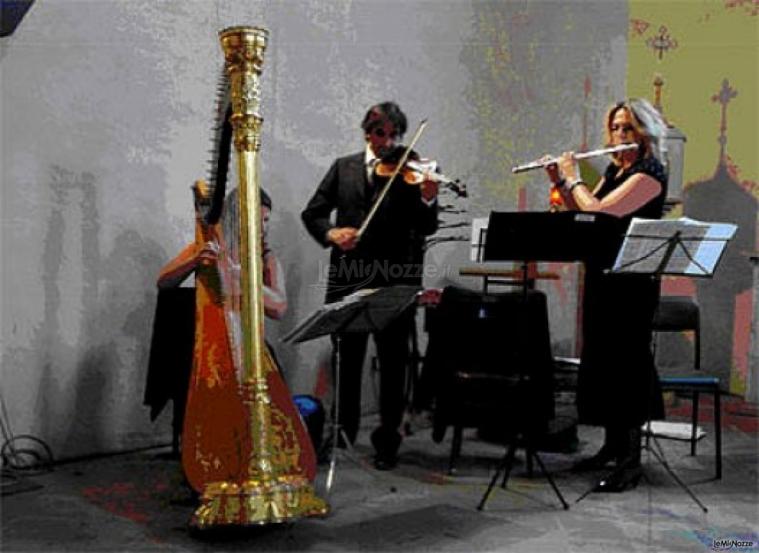 Duo con arpa e flauto traverso per la musica in chiesa