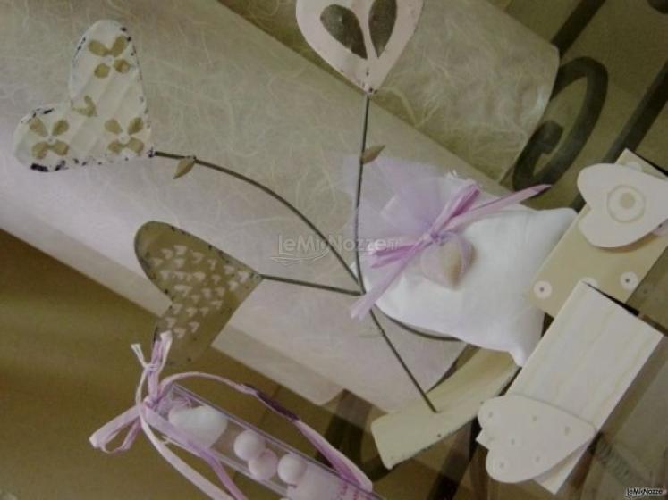 Bomboniere in ferro battuto e sacchetti porta confetti per le nozze