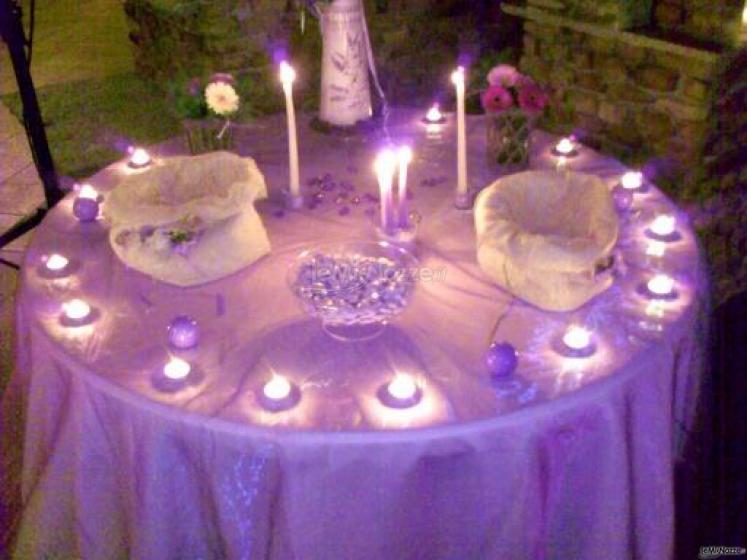 Tavola imbandita color lavanda realizzata da Magic Day Wedding and Events Planner