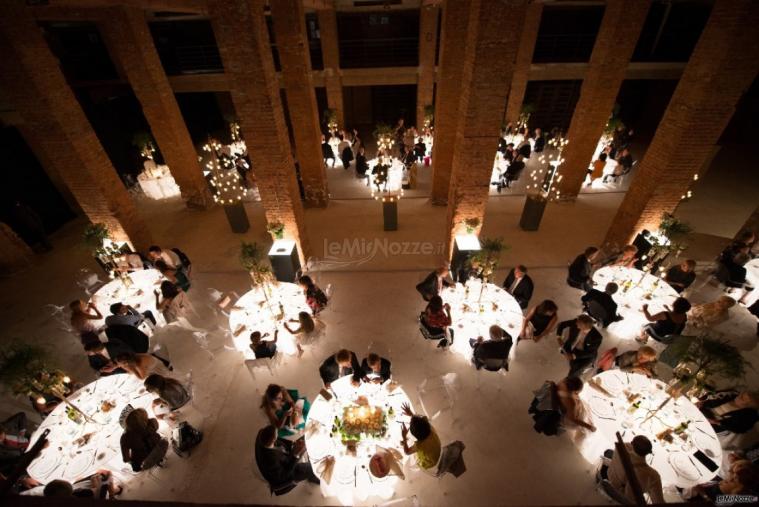 Cena con tavoli luminosi - Tuid Wedding and Party Planner