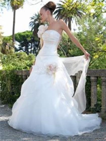 Le Spose di Ravel - Abito da sposa in tulle con applicazioni di fiori