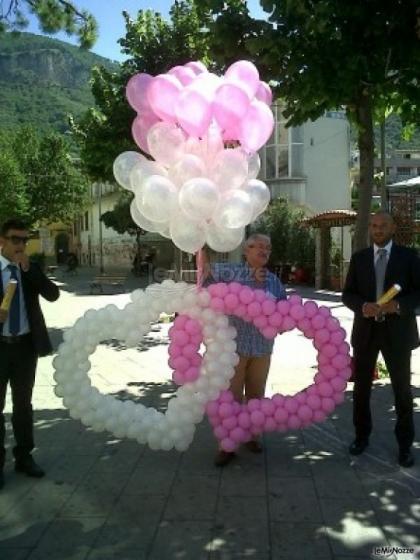 Cuori di palloncini per gli sposi