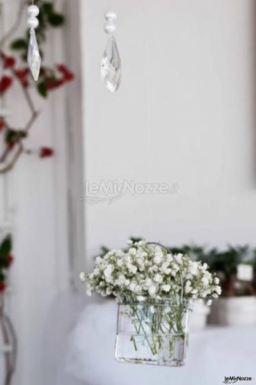 Decorazione con fiorellini bianchi