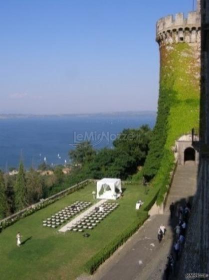 Allestimento floreale della location di nozze