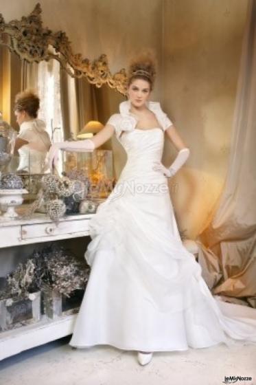 Vestito da sposa con coprispalle - Collezione La Magia del matrimonio d'inverno