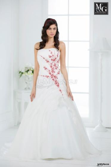 Organza di seta e pizzo chantilly ricamato in rosso - Centrospose M&G