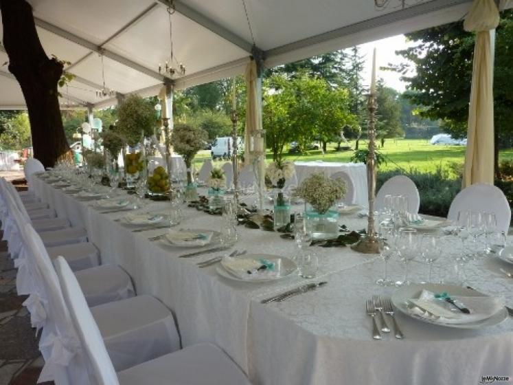 Ricevimento di matrimonio nel giardino della villa