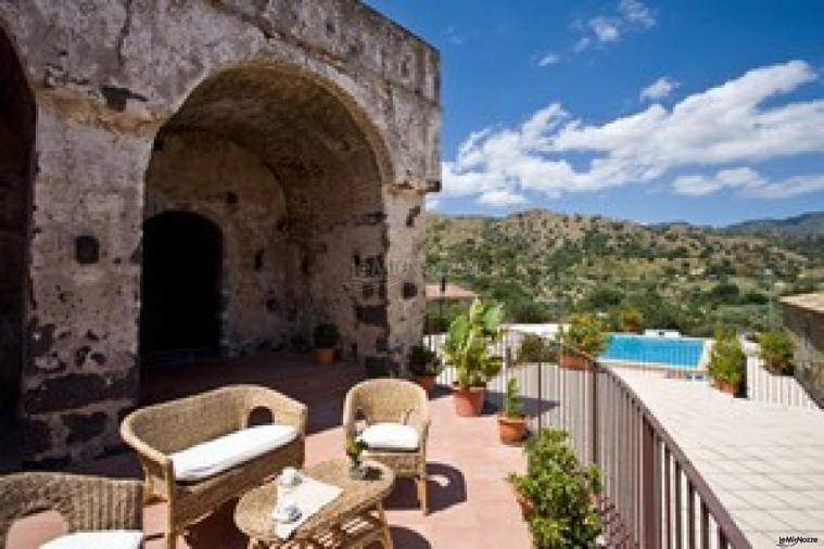 Vista sul parco con piscina presso l'agriturismo per ricevimento di matrimonio il Borgo