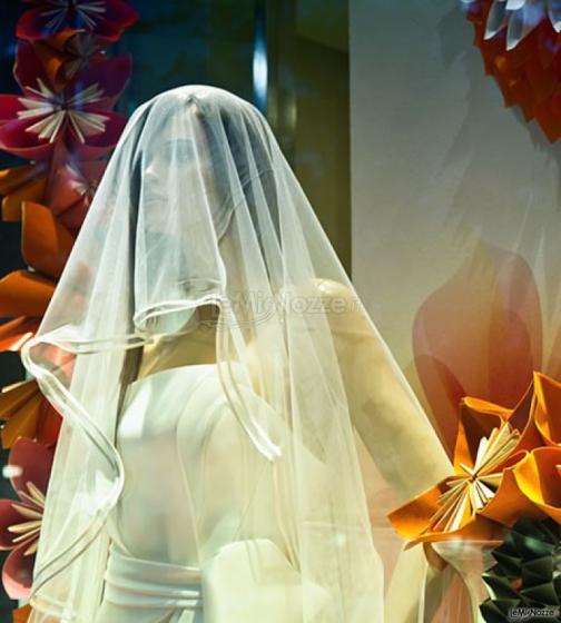 Vestito da sposa con velo