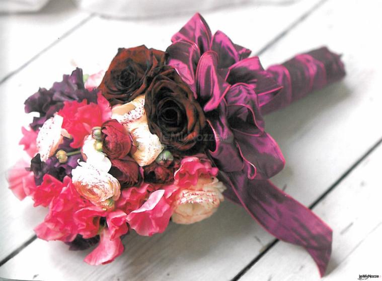 Particolare bouquet con tessuto fucsia cangiante