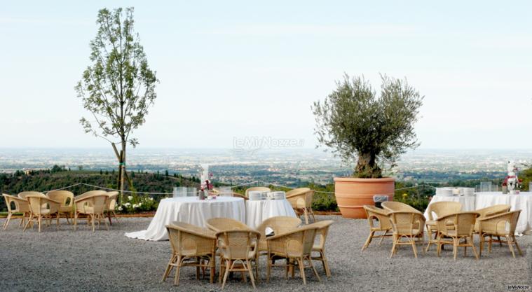 Preparazione del banchetto di nozze al Casale del Parco di Montebello