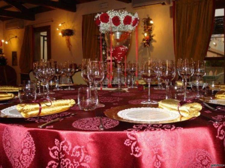 Mise en place rossa per il matrimonio