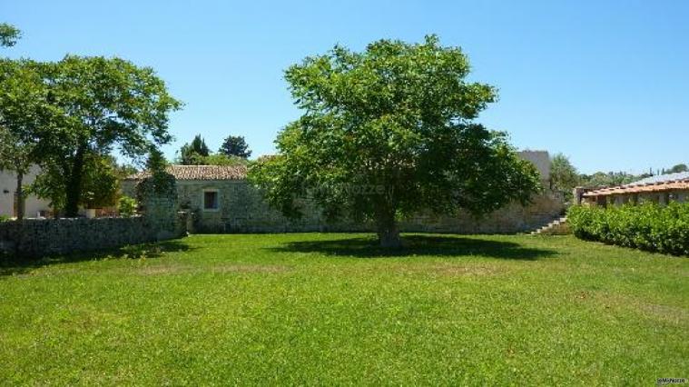 Esterno con parco per ricevimento di matrimonio presso l'Agriturismo Borgo Alveria