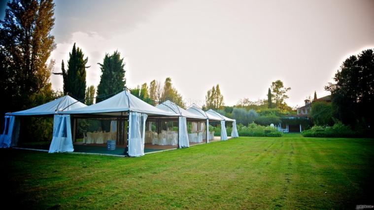 Allestimento gazebo nel parco della villa - AZETA Foto