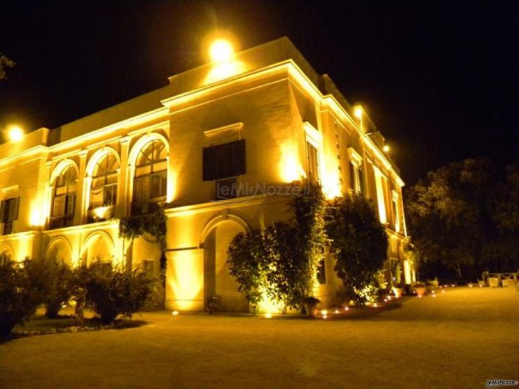 Villa Zaira illuminata per un matrimonio di sera