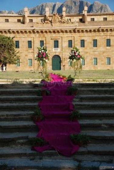 Esterno con decorazioni per ricevimento di matrimonio presso la location Antica Stazione di Ficuzza