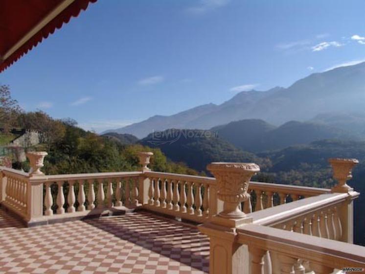 Castello di Giaglione - La terrazza con vista sulla Val di Susa