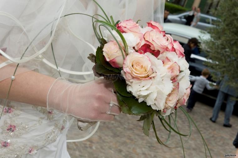 Bouquet sposa con rose - Fioreria Gabriella