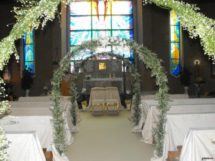 Arco di fiori per la chiesa