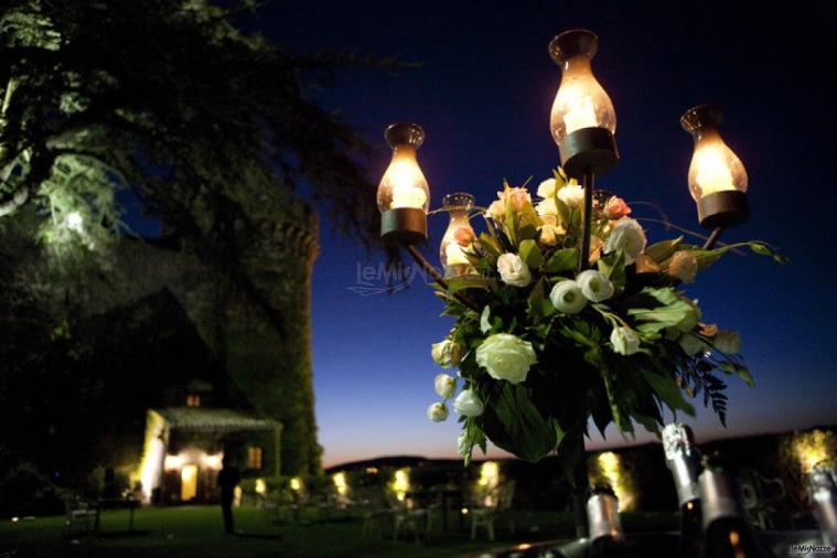 Allestimento con candele per un matrimonio di sera