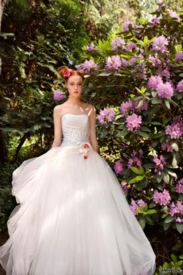 Abito da sposa elegante e pregiato dell'Atelier Mieledarancio di Imola