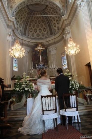 Fotografia degli sposi in chiesa