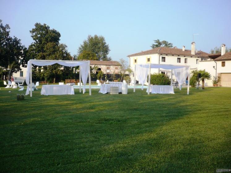 Allestimento del giardino per il matrimonio