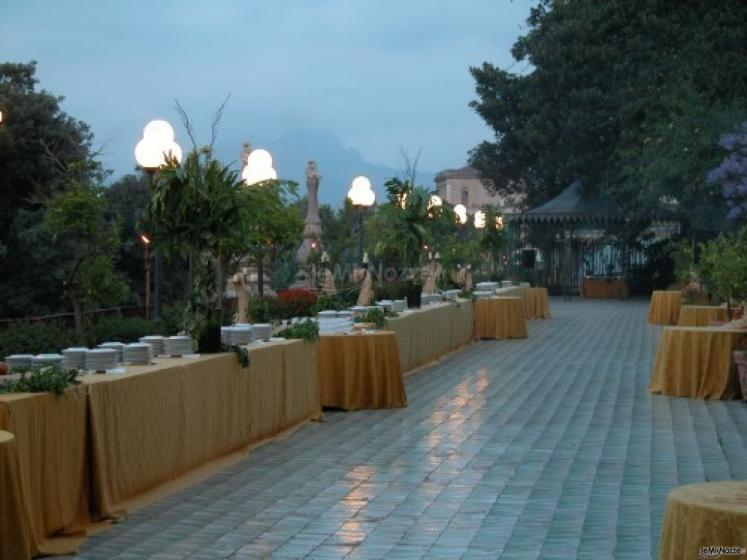 Allestimento ricevimento di matrimonio in terrazza presso la location Palazzo Butera