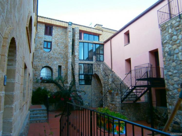 Cortile interno dell'Hotel Tonnara Trabia