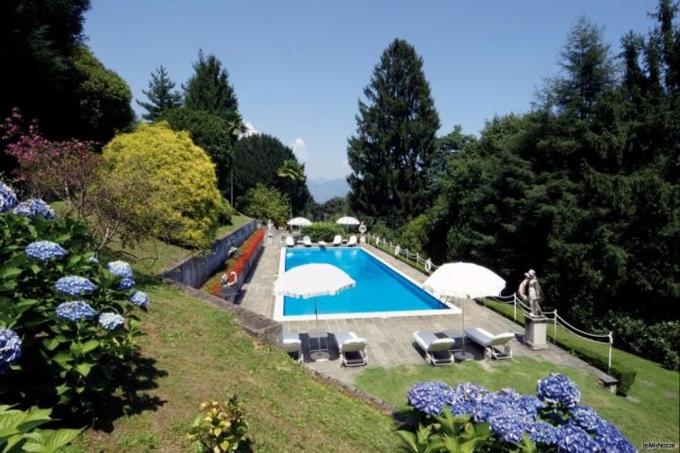 Piscina con ortensie