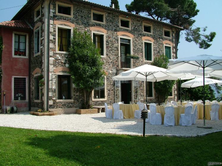 Ricevimento di matrimonio in giardino