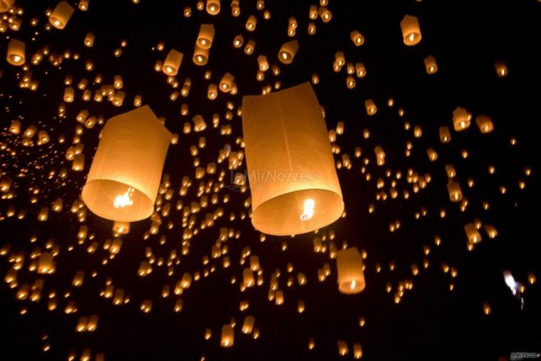 Il lancio delle lanterne thailandesi