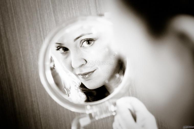 Fotografia della sposa allo specchio