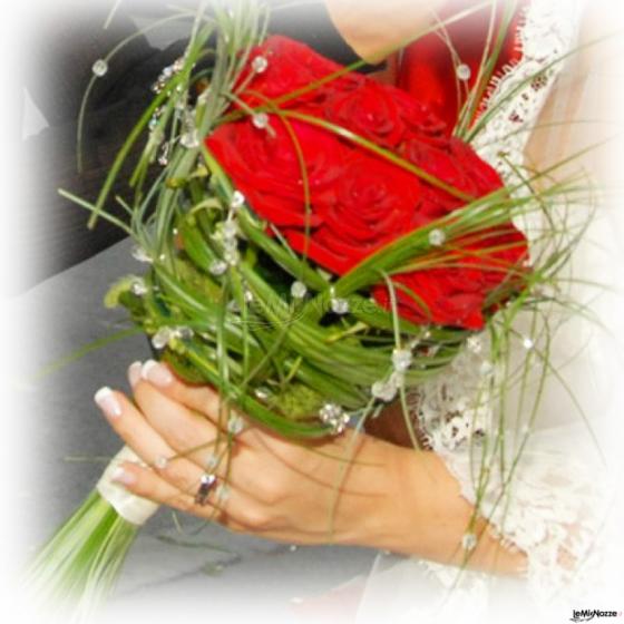 Bouquet particolare con rose rosse e brillantini