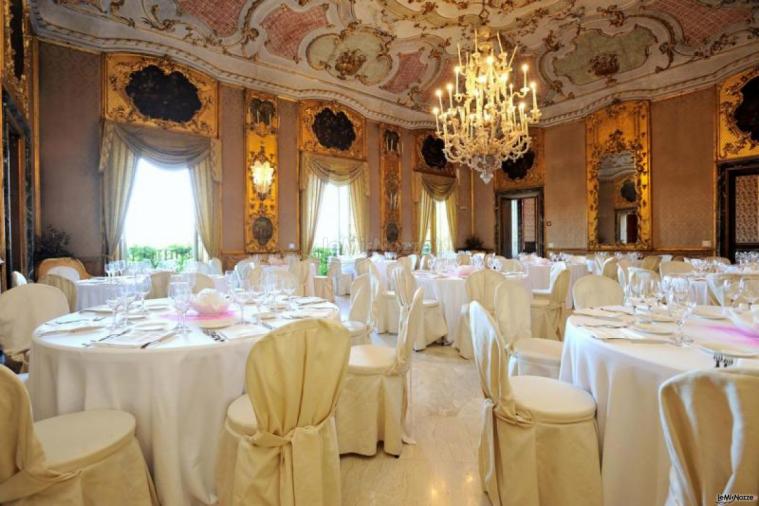Ampia sala interna per ricevimento di matrimonio presso la location Palazzo Butera