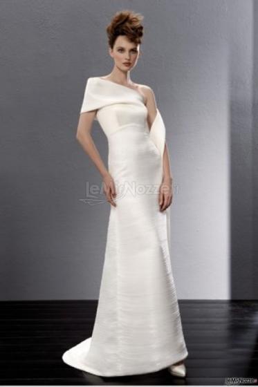 Abito da sposa dalle linee geometriche