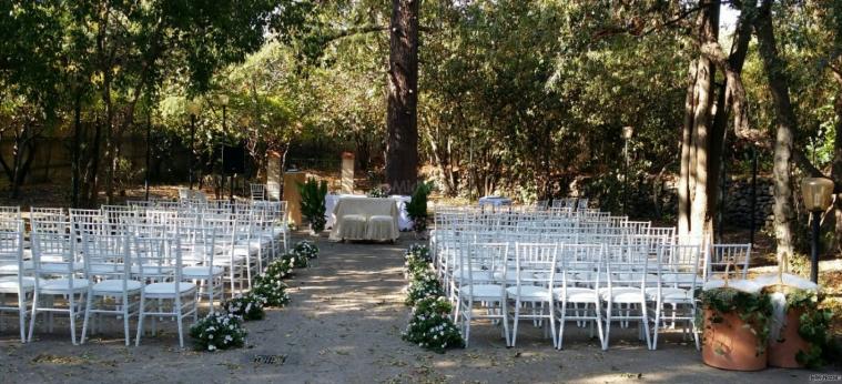 Allestimento per cerimonia matrimonio all'aperto Chiesa Battiati.