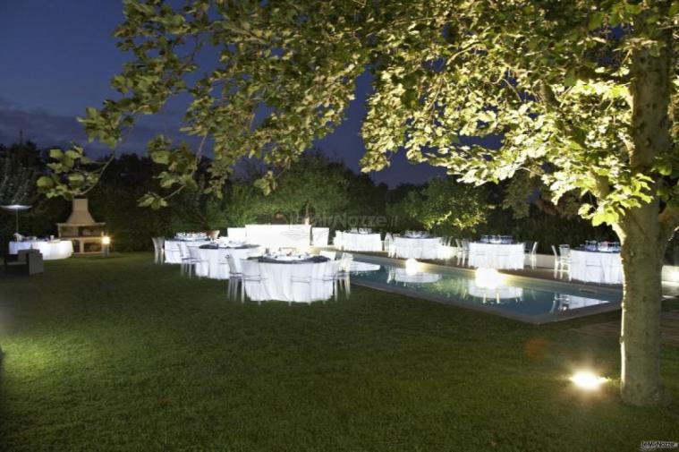 Illuminazioni scenografiche per matrimoni a bordo piscina