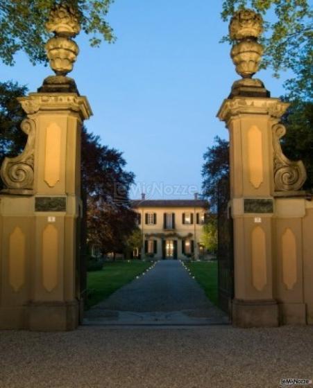 Entrata della villa per il ricevimento di matrimonio