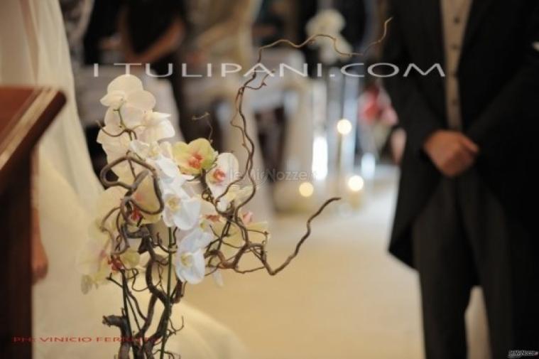 Dettaglio floreale con phalaenopsis per allestimento cerimonia